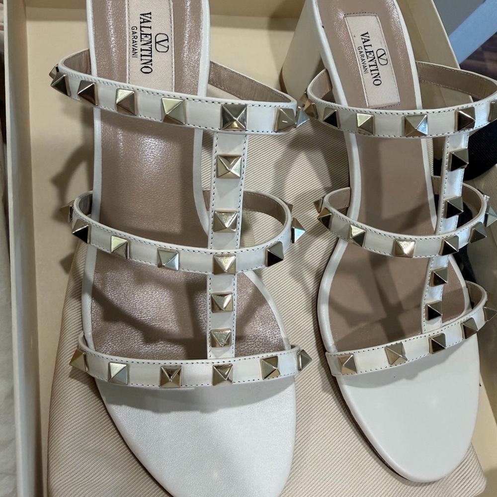 NWT Valentino Rockstud Sandals Block Heel - light ivory size 40